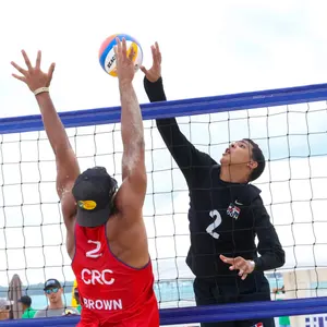 Dominicanas ganan en inicio del Clásico de Voleibol de Playa en Punta Cana