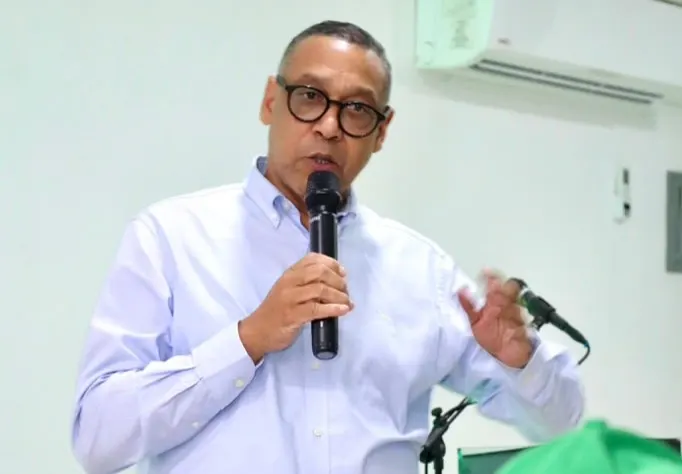 Alfredo Pichardo anuncia su candidatura a diputado