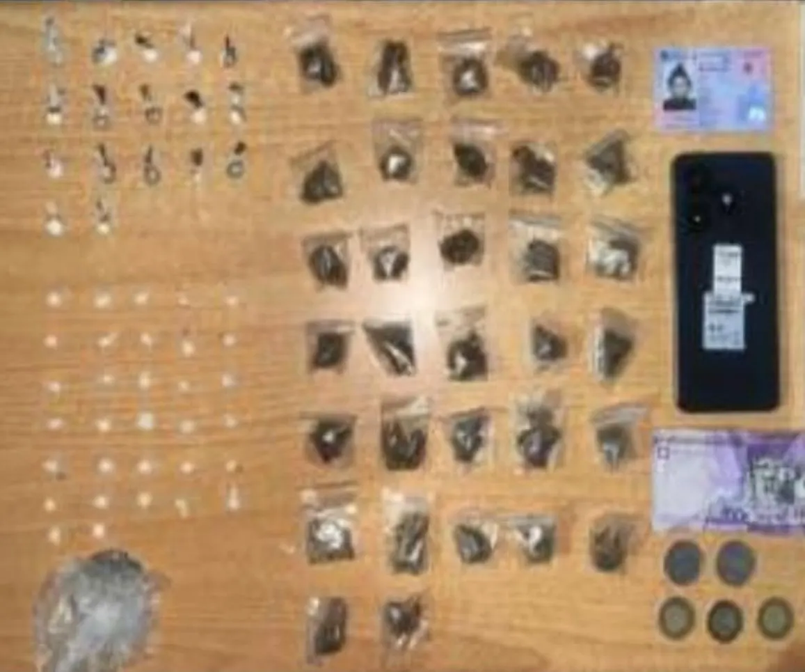 Joven arrestado con 17 porciones de presunta cocaína en San Cristóbal