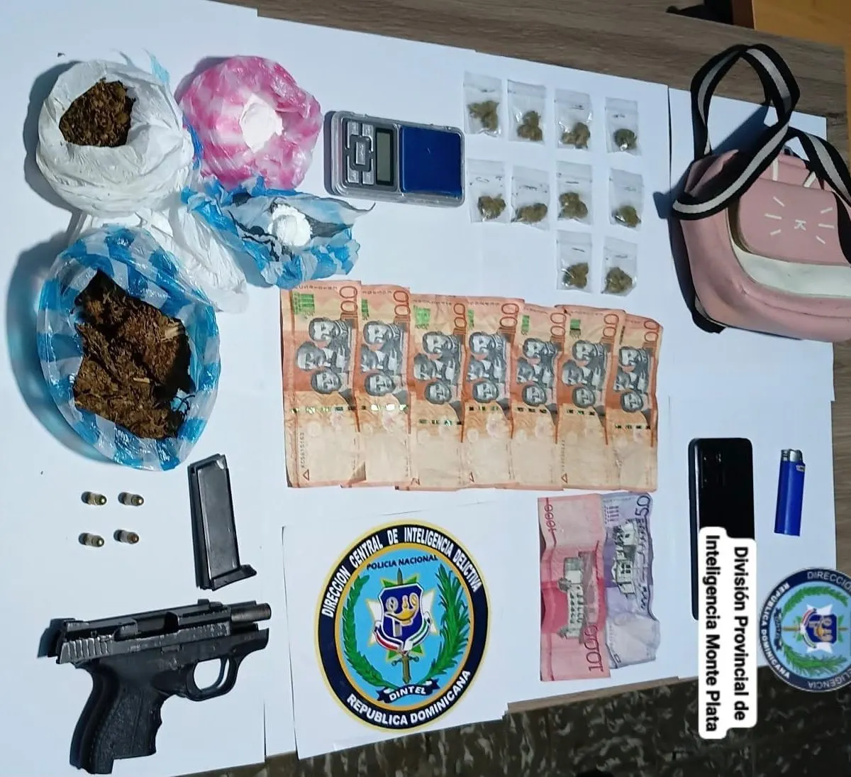 Dintel y MP incautan armas y drogas en Monte Plata