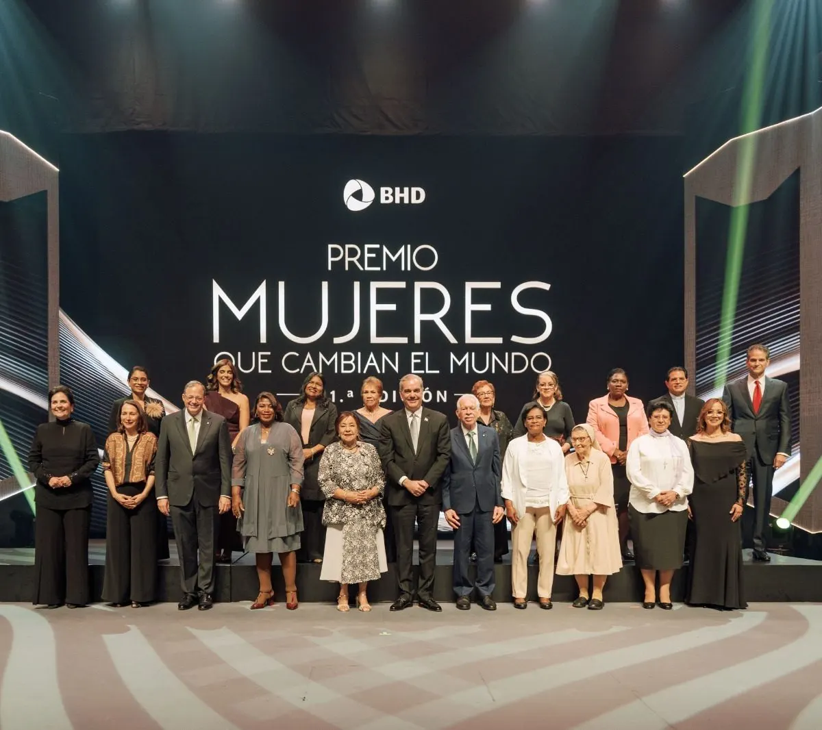 BHD reconoce a 11 mujeres dominicanas con premios por sus aportes sociales