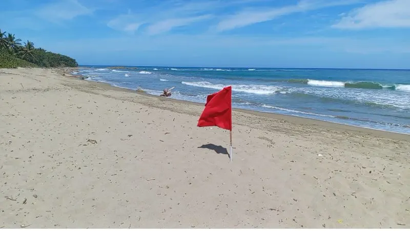 Hombre muere en playa Cabarete pese a bandera roja