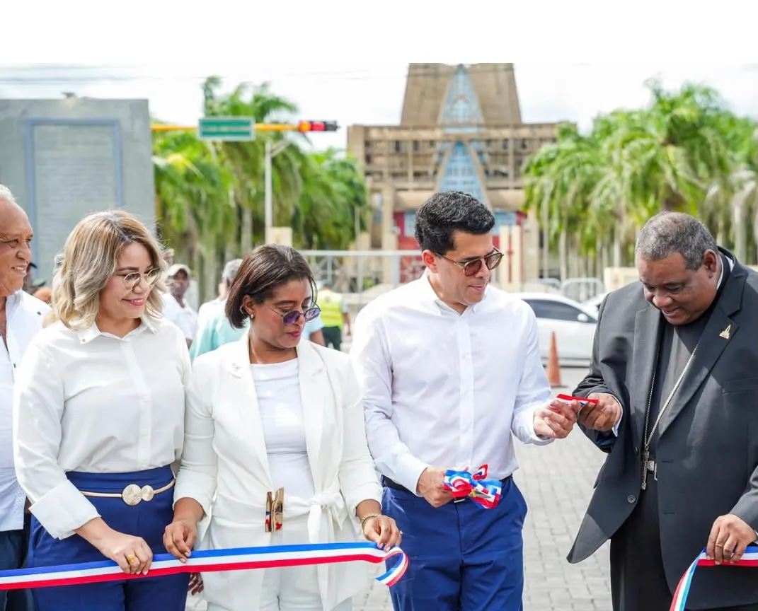 Ministro Collado entrega obras por más de 25 millones en Higüey