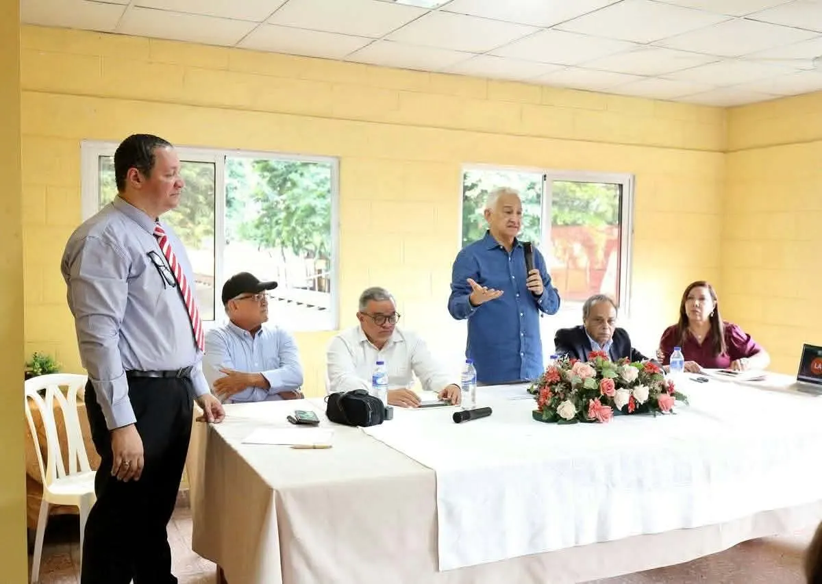 Comisión anuncia avances para recuperar el Teatro Vega Real