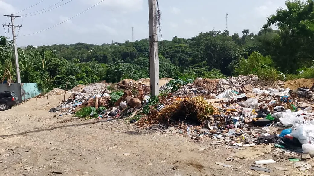 Denuncian relleno de basura en cañada de Arroyo Manzano; temen inundaciones