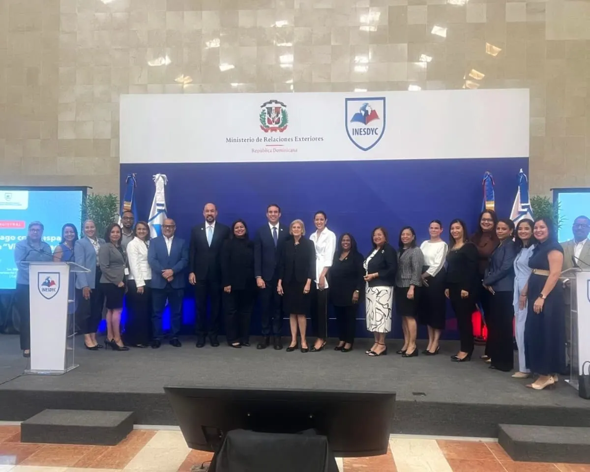 Santiago presenta su patrimonio cultural y potencial turístico ante diplomáticos