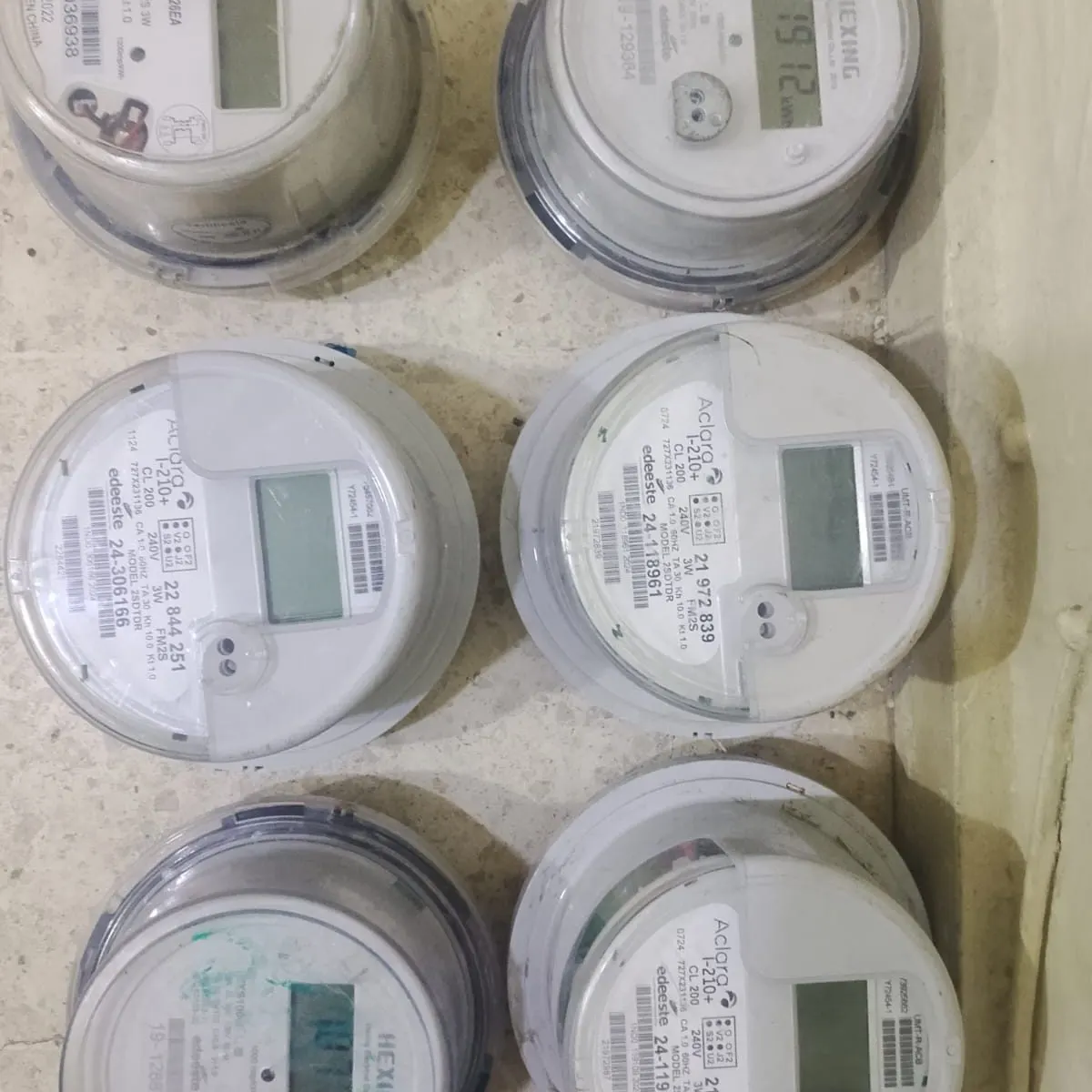 Imponen medidas de coerción a dos brigadistas por ocupar 18 medidores eléctricos