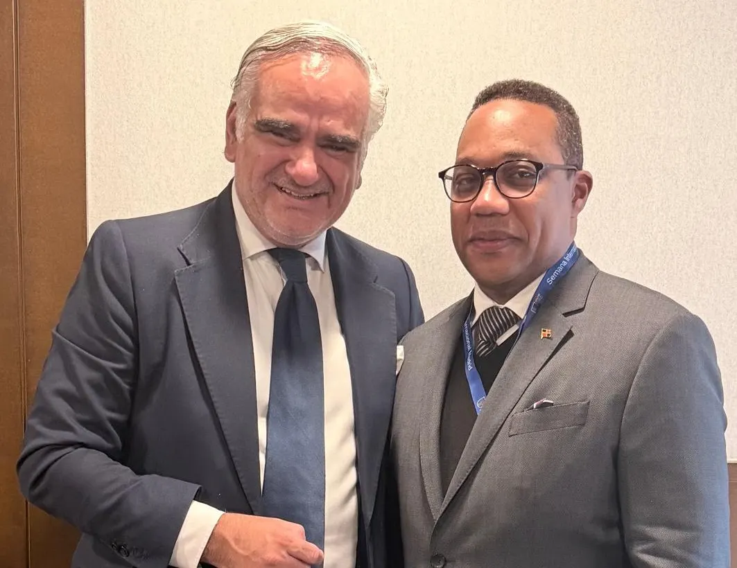 Coronel dominicano participa en evento internacional de liderazgo en España