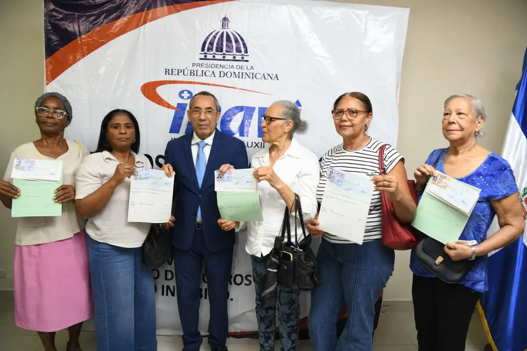Inavi entrega más de RD$3 millones en indemnizaciones a exservidores públicos