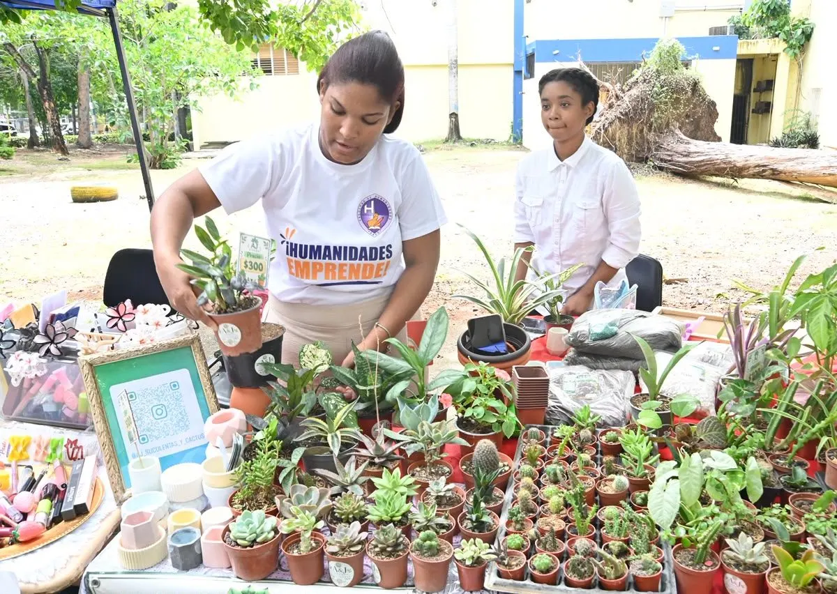 UASD apoya emprendimientos de estudiantes y colaboradores de Humanidades