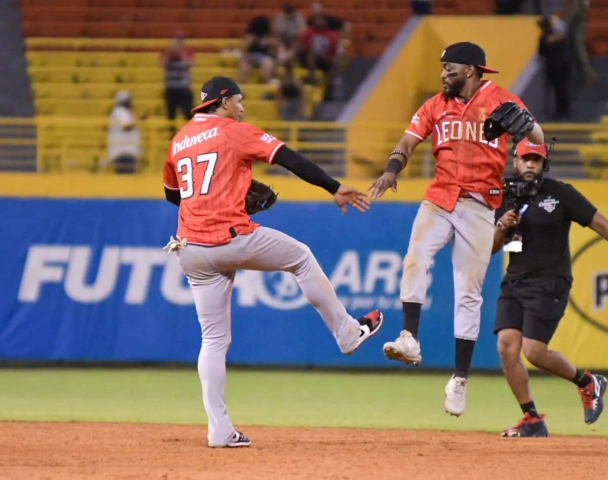 José Marmolejos batea de 4-4 y Leones del Escogido vencen a Águilas Cibaeñas