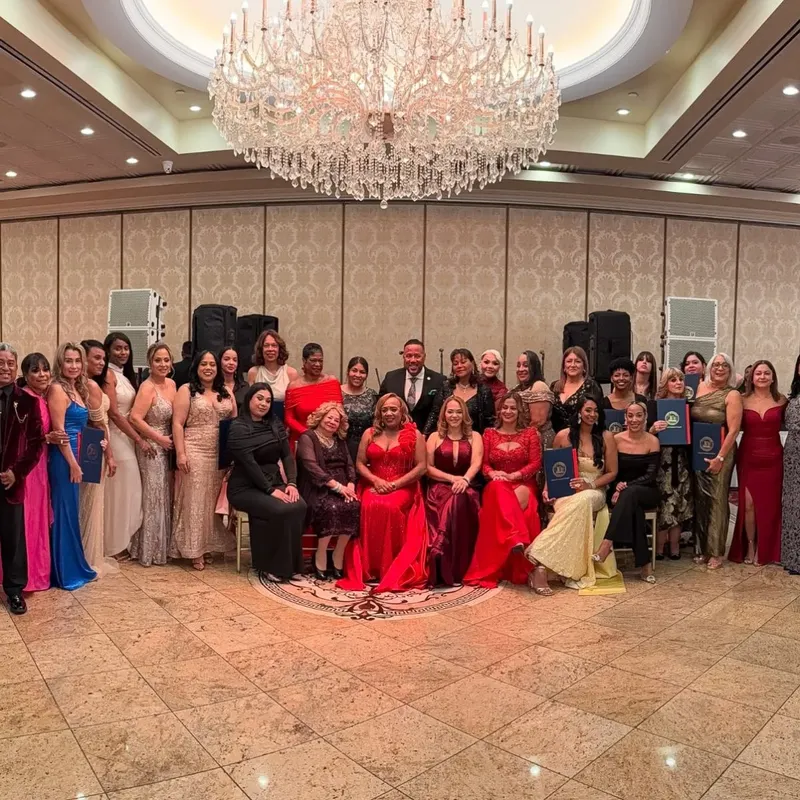 Gala Pro Fondo reconoce a 25 mujeres líderes y entrega becas en Nueva Jersey