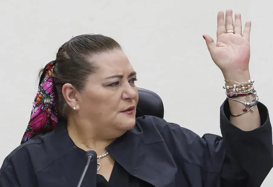Presidenta del INE de México renuncia tras denuncias de corrupción