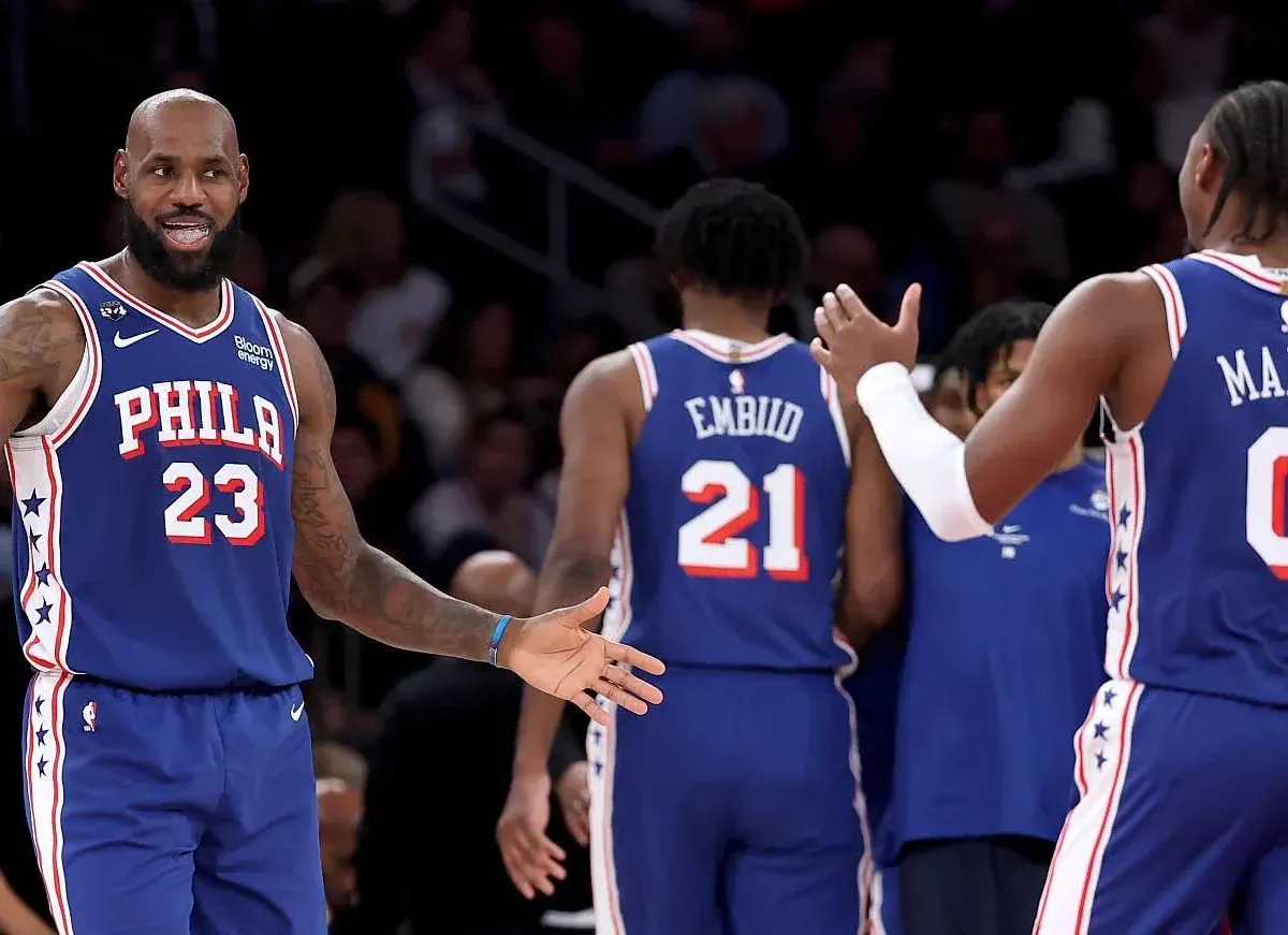 LeBron James gana su primer partido con los 76ers