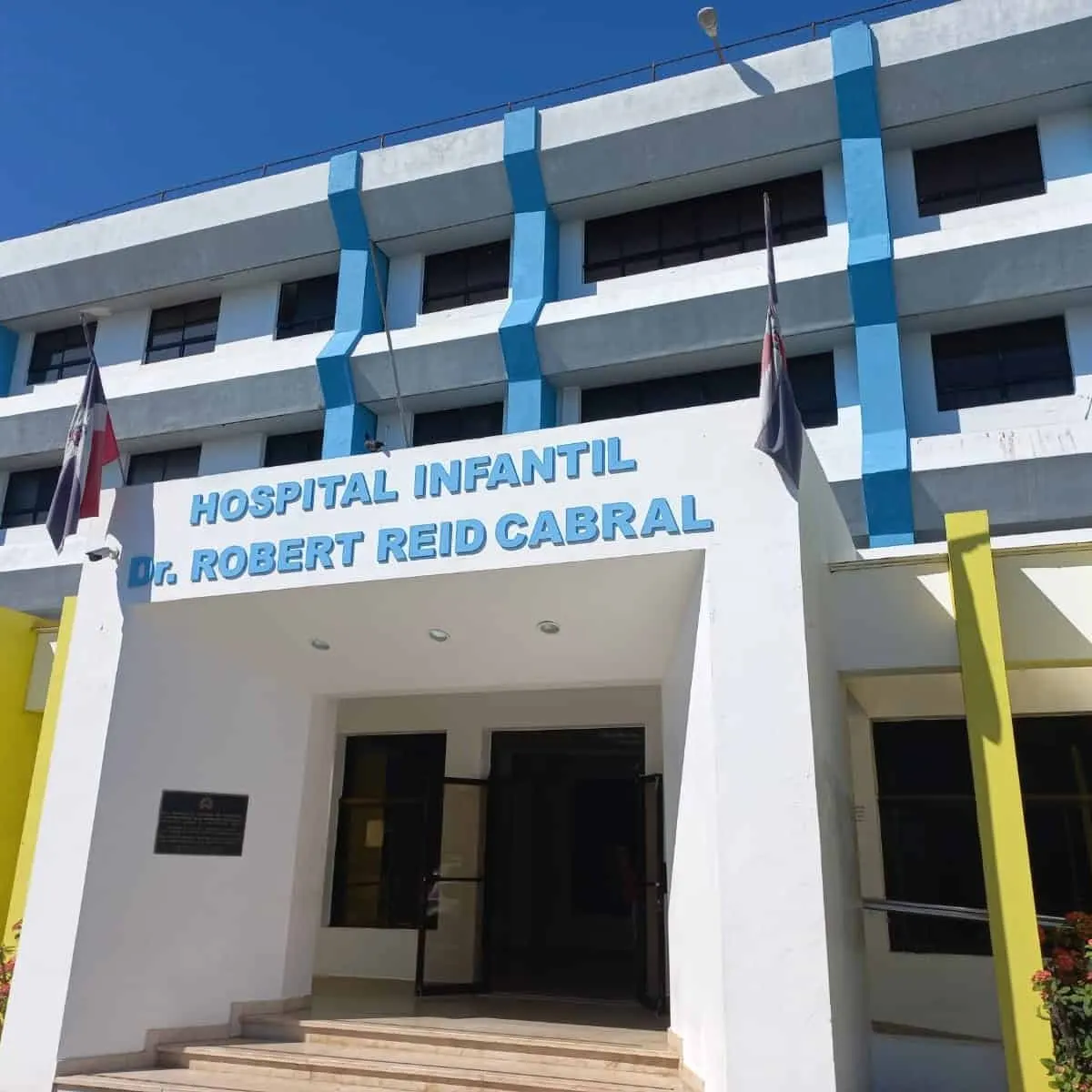 Hospital Robert Reid Cabral mantiene servicios esenciales pese a avería eléctrica