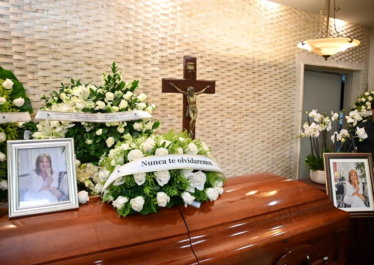 Cosette Bonnelly, periodista dominicana, recibe homenaje en su despedida
