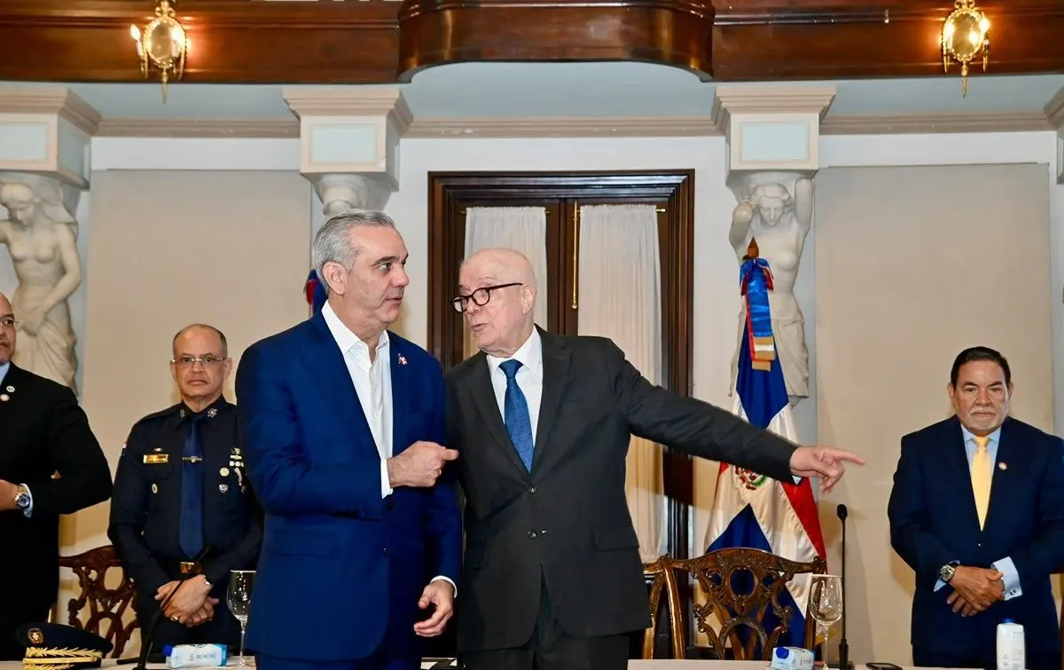 Abinader revela que Roberto Santana tiene cáncer y pide orar por su salud