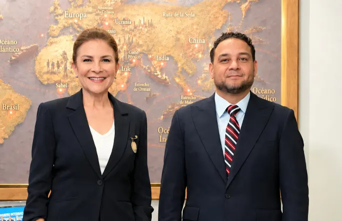 Carolina Mejía propone un muro económico en la frontera