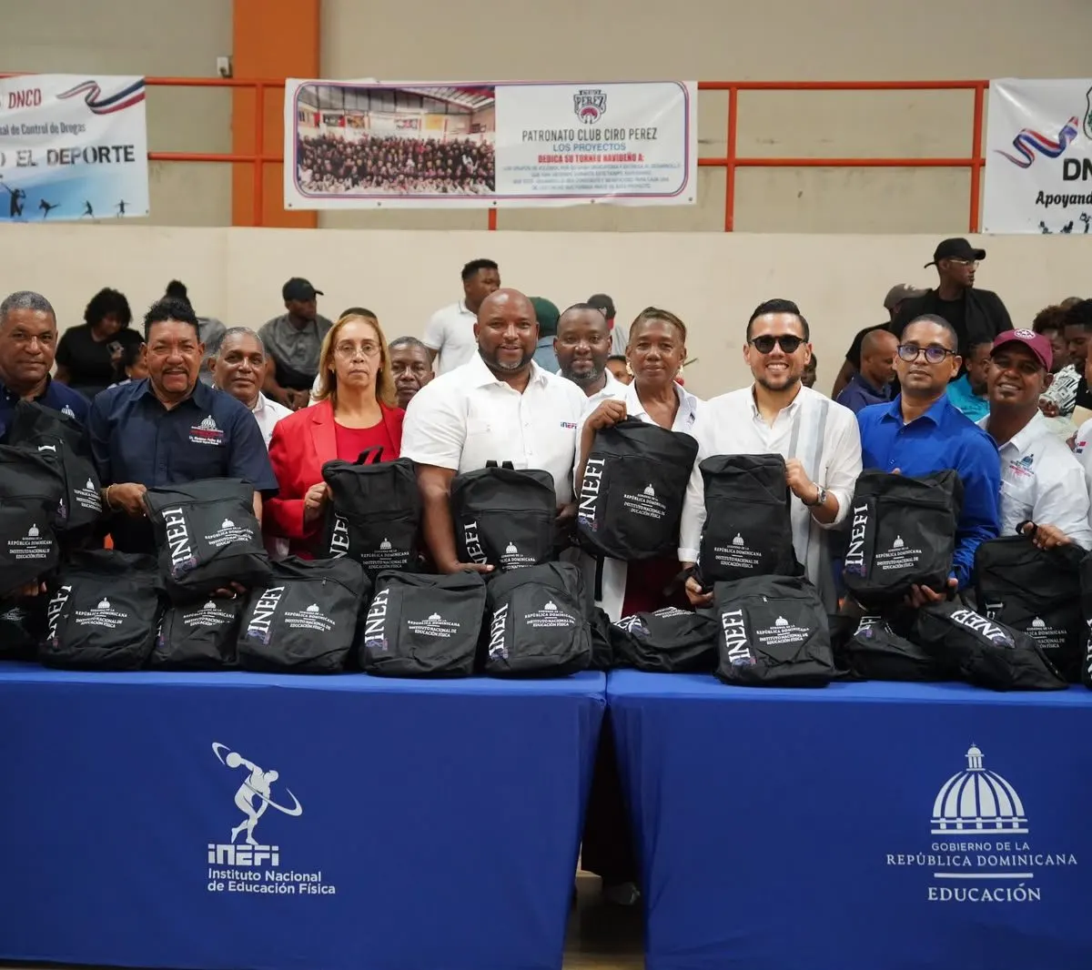 Inefi entrega 5,000 kits a maestros de educación física en todo el país