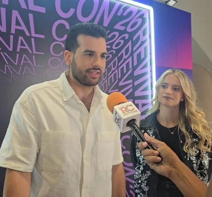 Pastor advierte sobre desafíos que enfrentan los jóvenes dominicanos
