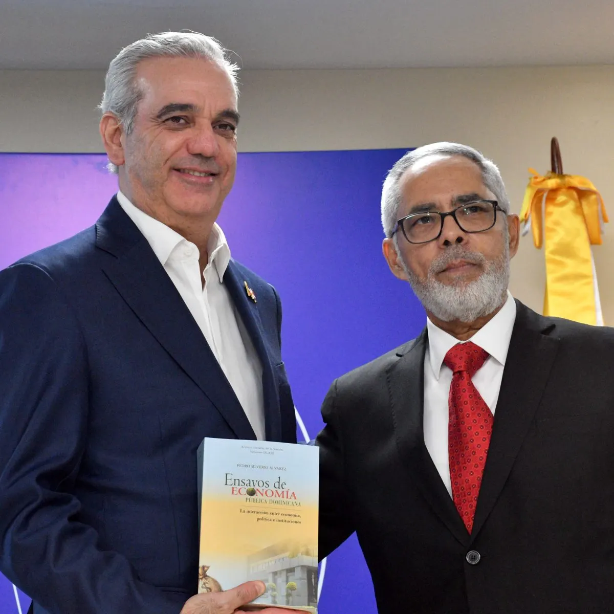 Lanzan libro sobre economía y política dominicana