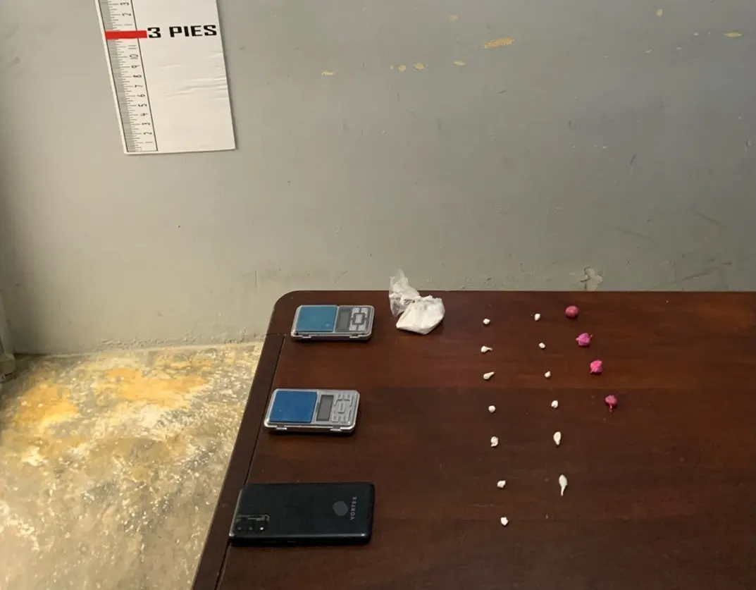 PN incauta drogas, balanzas y motocicleta robada en Valverde