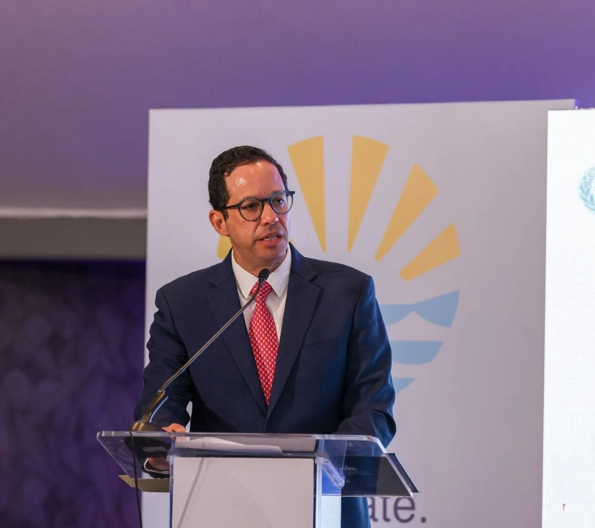 Ministro Freund pide que instituciones se modernicen con tecnología y datos