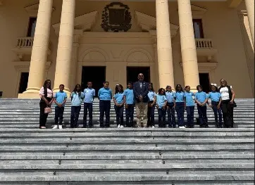 Diputado de Valverde lleva a estudiantes a visitar el Congreso y el Palacio Presidencial