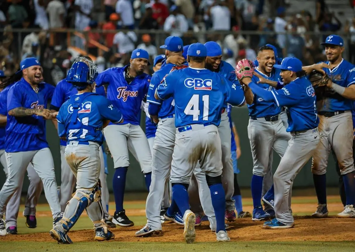 Licey logra un no-hitter combinado y se coloca líder en la Liga Dominicana