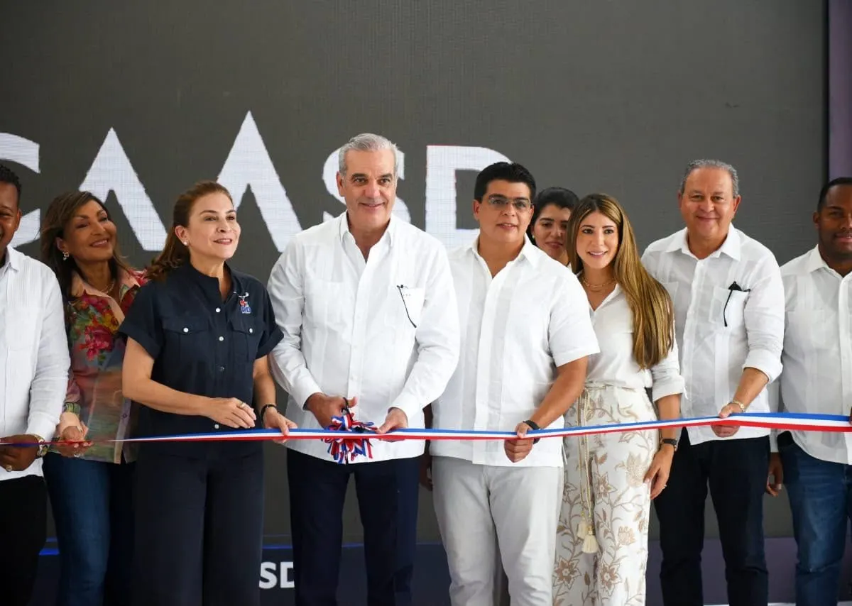 Abinader entrega saneamiento en cañada Los Girasoles y 40 familias reciben viviendas