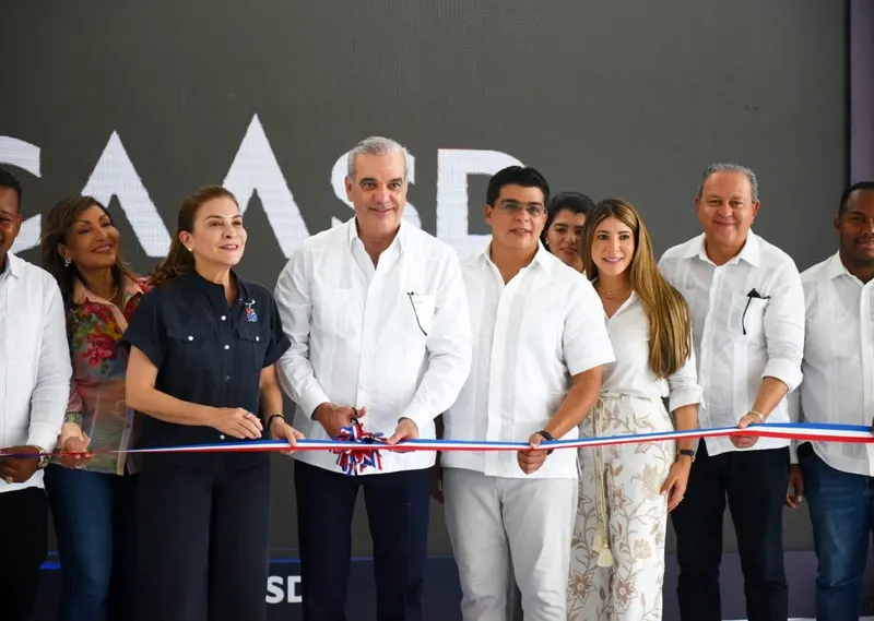 Abinader entrega saneamiento en cañada Los Girasoles y 40 familias reciben viviendas