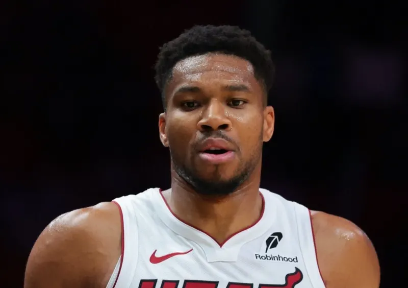 Dallas vence a Miami y De Larrea se lesiona