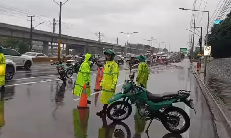 Digesett restringe tránsito en Santo Domingo por inundaciones