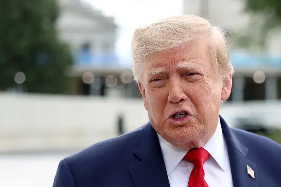 Trump y Melania votan anticipadamente en Florida para elecciones de medio mandato