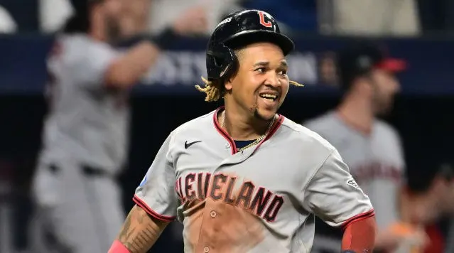 José Ramírez alcanza récord en playoffs con 16 juegos consecutivos