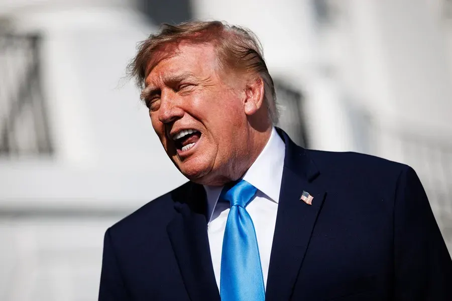 Trump visita Kansas para apoyar a un senador republicano