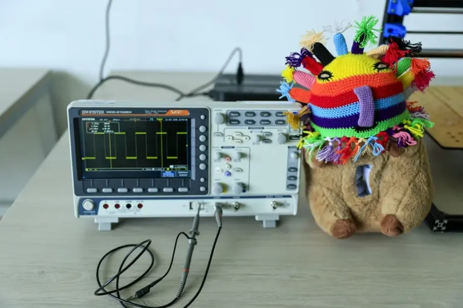 Desarrollan robot capibara para apoyar a niños con autismo en Ecuador