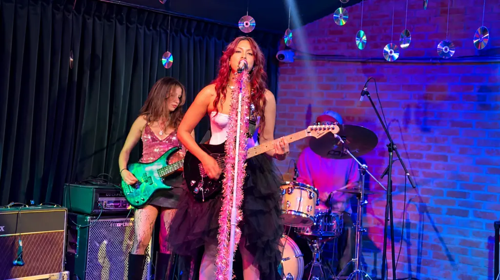 Lulu Tellado presenta su álbum debut 'Heartbreak Party'