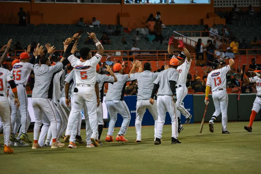 Toros del Este vencen a Águilas Cibaeñas con marcador de 7-4