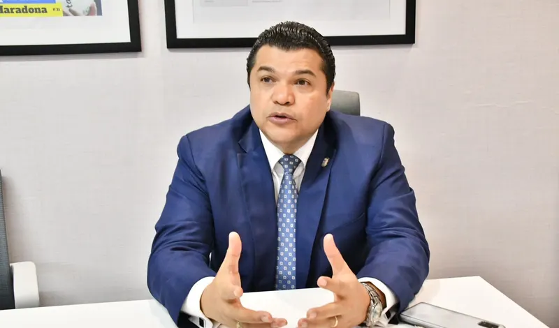 Diputado cuestiona reforma de la Policía