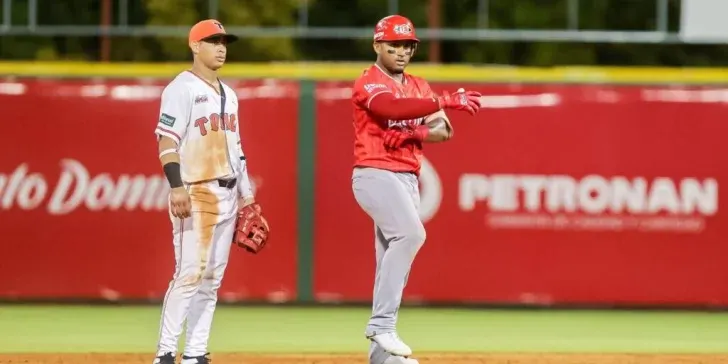 Leones del Escogido vencen a Toros del Este con gran desempeño de Ibáñez y Lake
