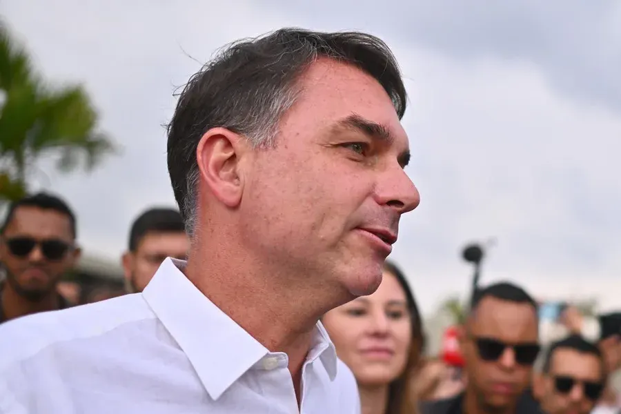 Flávio Bolsonaro promete que Brasil será una de las siete potencias mundiales