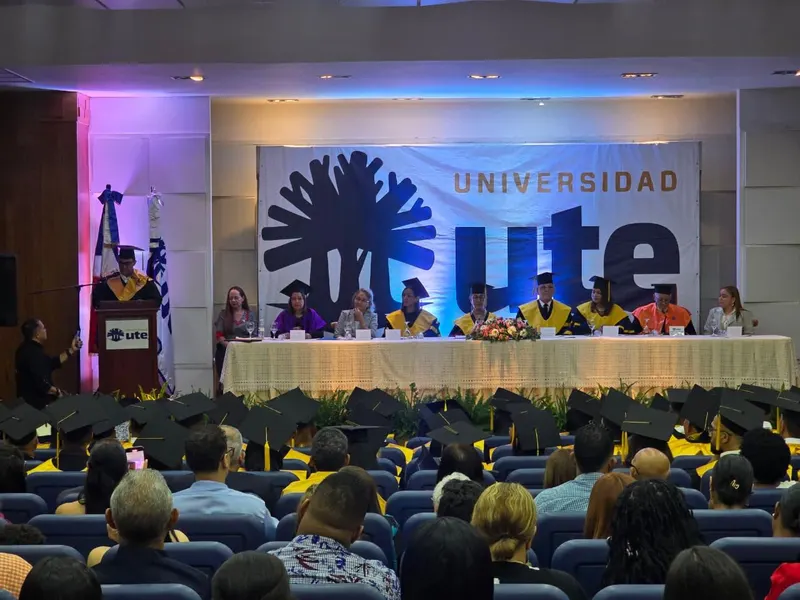 UTE entrega nuevos profesionales en graduación ordinaria 2026