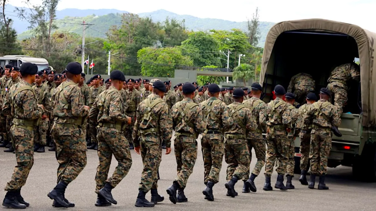 Libro revela participación de militares en eventos políticos dominicanos