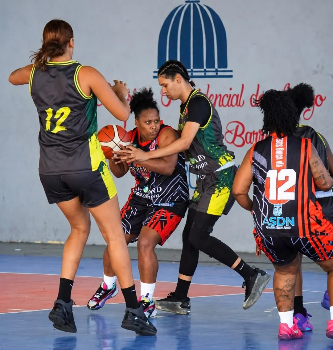 Águilas y Élites de Yamasá siguen invictas en torneo femenino de baloncesto