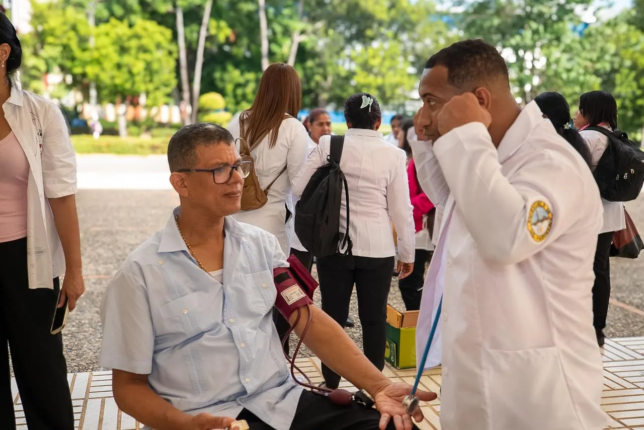 UASD ofrece jornada de detección de cáncer de mama y próstata