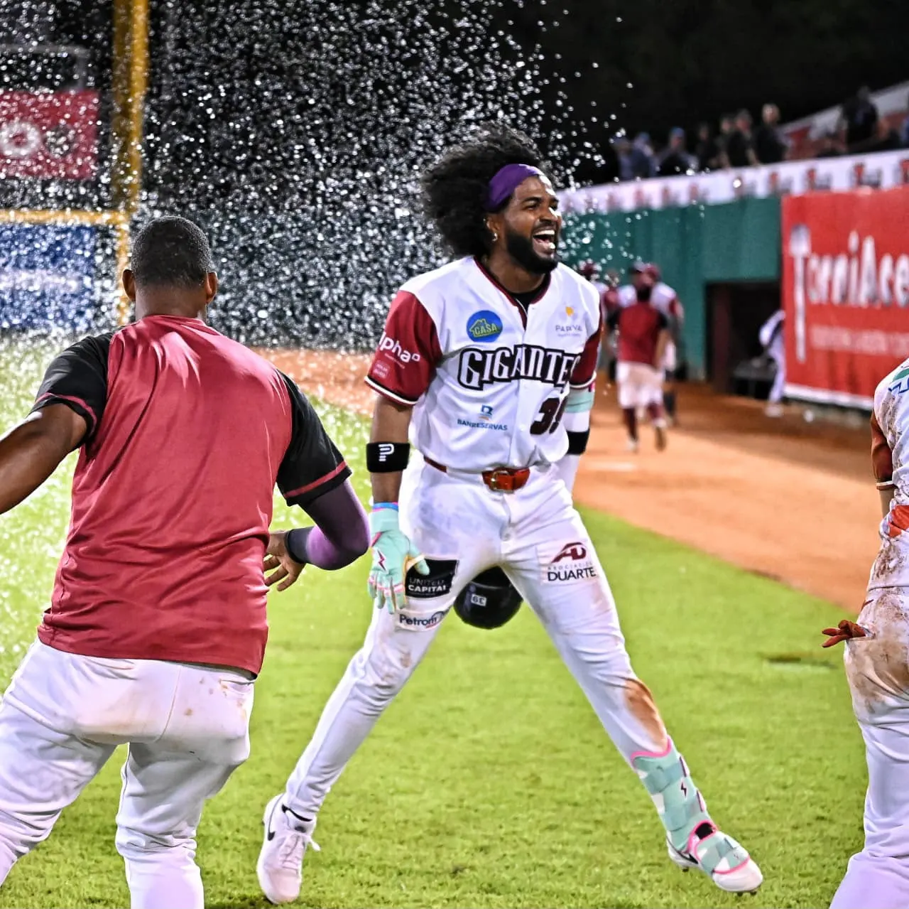 Gigantes vencen a Toros por error de Difó en la décima entrada
