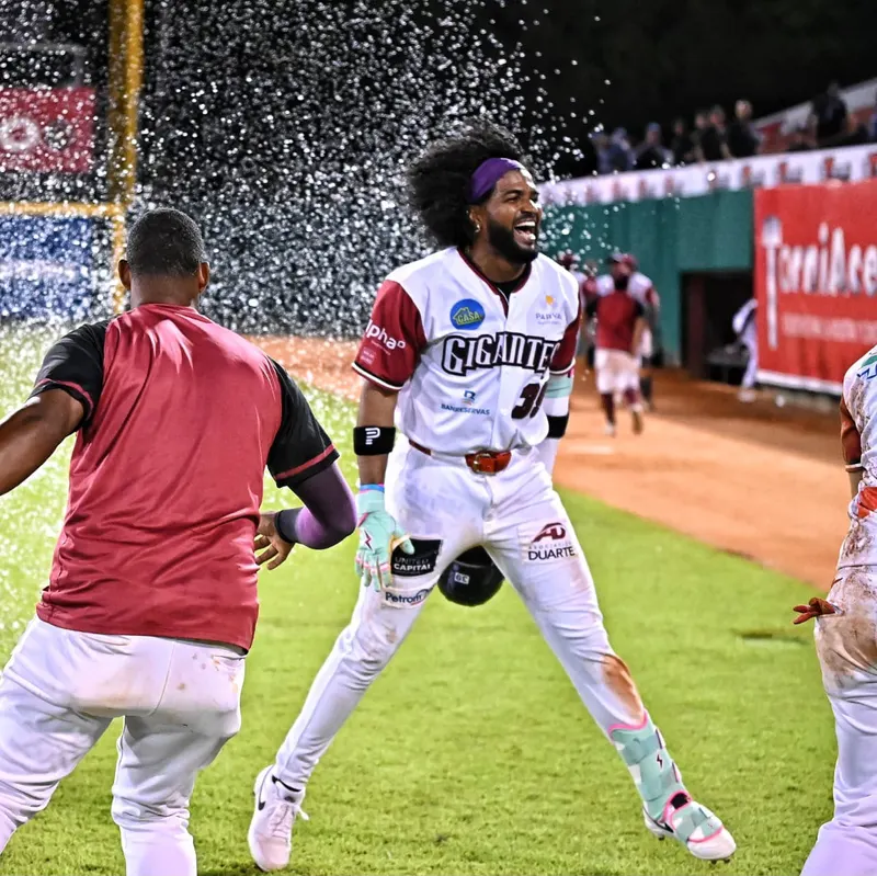 Gigantes vencen a Toros por error de Difó en la décima entrada