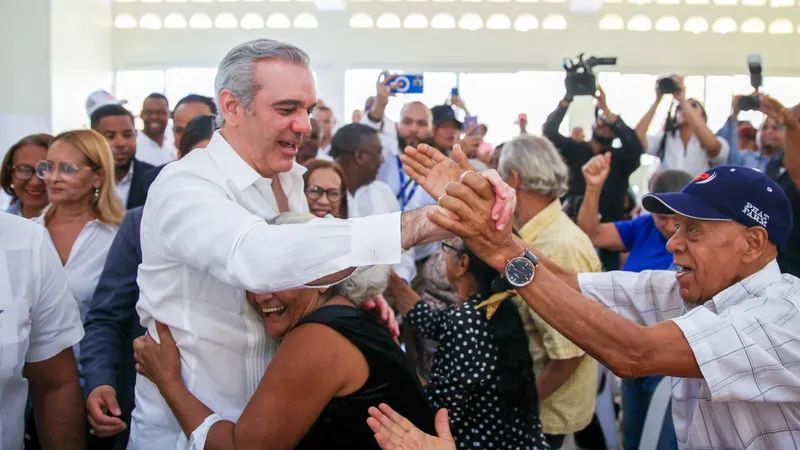 Abinader inicia programa social en distintas regiones del país