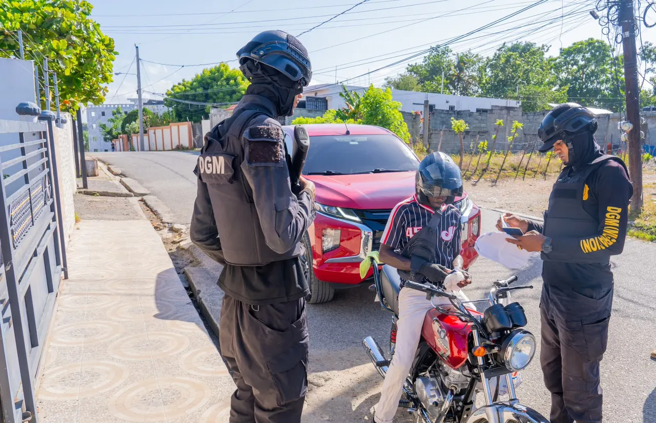 Migración procesa a 487 haitianos para deportación